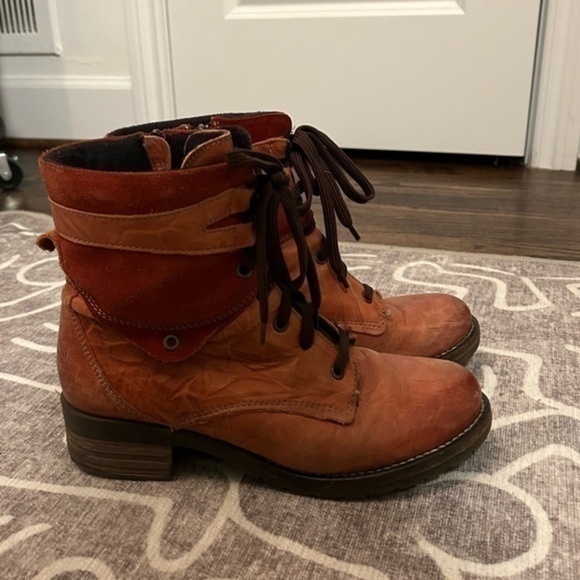 Dromedaris Women's Kara Combat Lace-up Comfort Boot with Inside Zip - Picture 10 of 14